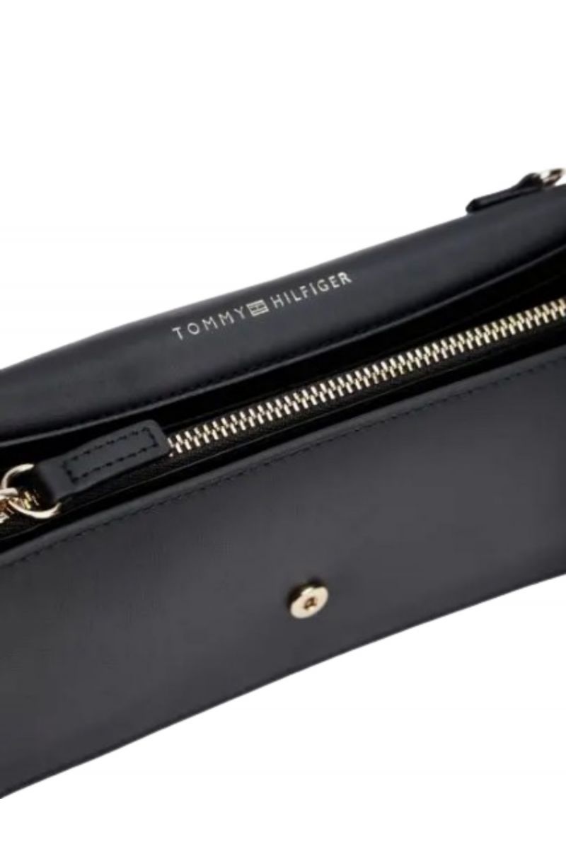 TOMMY HILFIGER HERITAGE LRG FLAP W/CHAIN BLACK